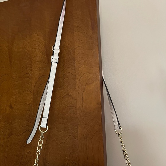 Anne Klein "Like New" Pebble Grain Leather Crossbody Bag in Cream Color - Picture 6 of 13